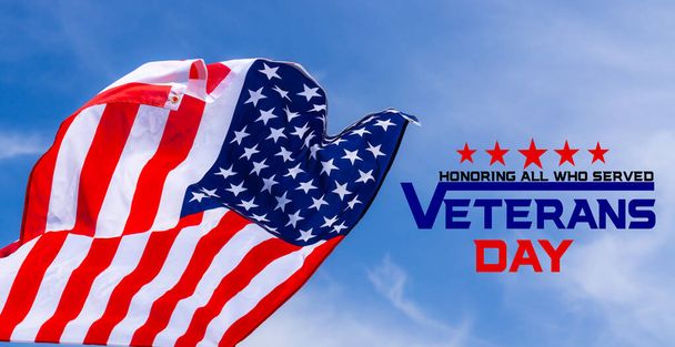 Happy Veterans Day with American flags on blue sky background. - Zdjęcie, obraz