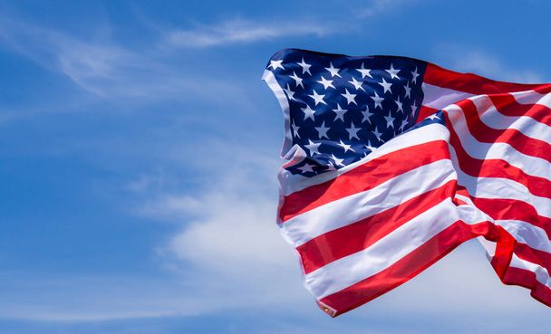 US American flag on blue sky background. For USA Memorial day, V - Valokuva, kuva