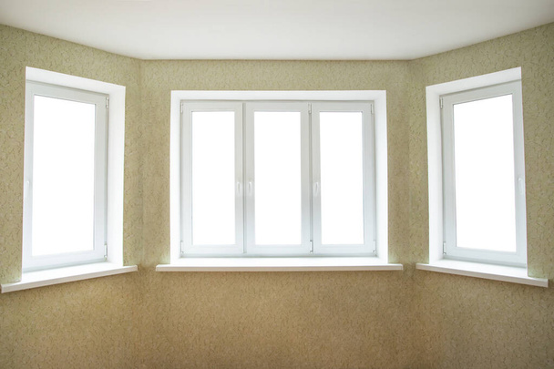 Modern PVC ablakkeret elszigetelt fehér  - Fotó, kép