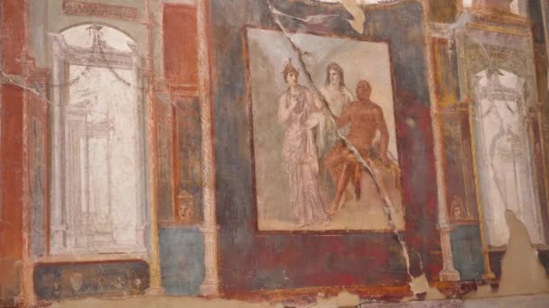 Antiguo Fresco romano que representa la entrada de Hércules en el Olimpo en el Salón de los Agustinos, Casa Sannitica, Herculano, Nápoles, Italia
 - Imágenes, Vídeo
