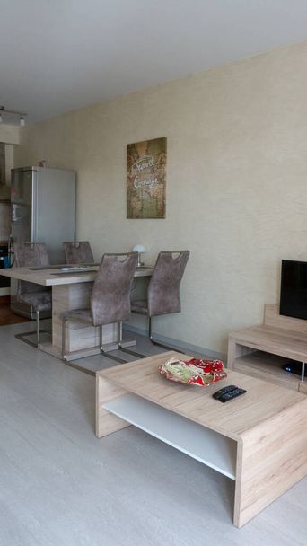 appartement moderne vue intérieure, table à manger
 - Photo, image