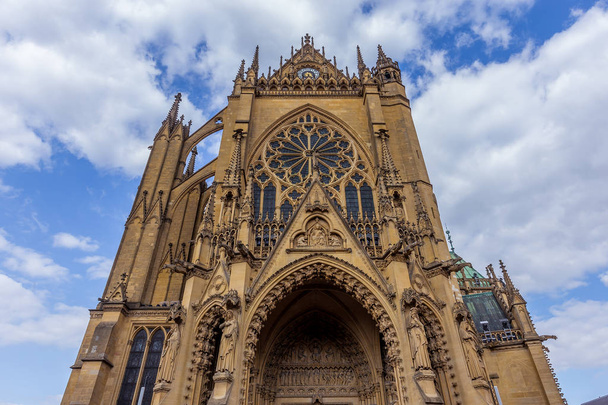 exteriores da catedral, Metz, França
 - Foto, Imagem