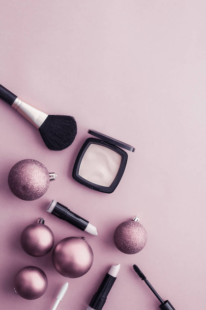 Conjunto de productos de maquillaje y cosméticos para la marca de belleza Christmas sal
 - Foto, imagen