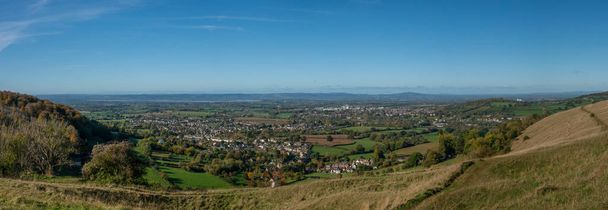 Uitzicht vanuit Selsley Common richting Kings Stanley and Stonehouse, nabij Stroud Gloucestershire, Verenigd Koninkrijk - Foto, afbeelding