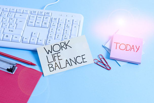 Написание текста Work Life Balance. Бизнес-концепция для разделения времени между работой или семьей и отдыхом
. - Фото, изображение