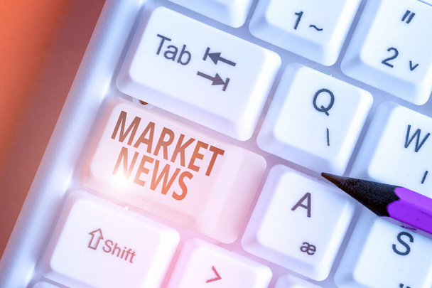 Sana kirjoittaa tekstiä Market News. Liiketoiminta käsite Kaupalliset ilmoitukset Kaupankäynti raportti Markkinoiden päivitys Corporate Insight
. - Valokuva, kuva