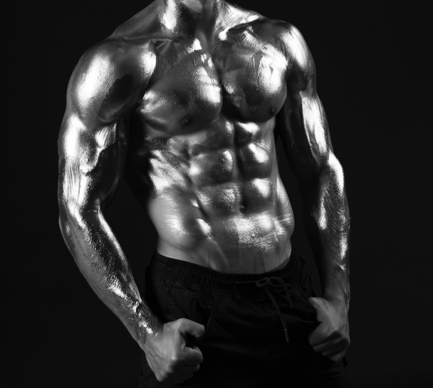Muskularne silne mężczyźni trening na czarnym tle - Zdjęcie, obraz