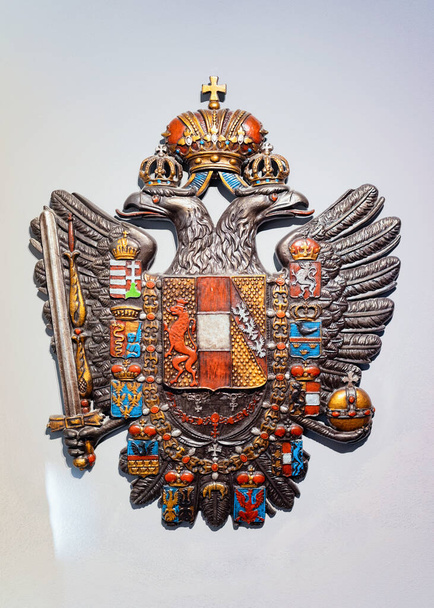 Armoiries de l'Autriche comme statue d'aigle en bronze Salzbourg
 - Photo, image