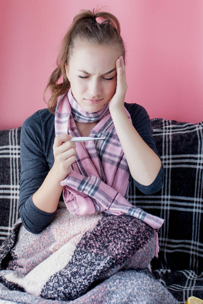 Flu cold grippe. Woman having high temperature. Sick girl with fever checking mercury thermometer on pink background. - Foto, Bild