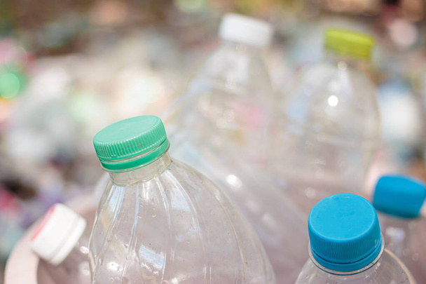 пластикові пляшки сміття для переробки концепції повторного використання
 - Фото, зображення