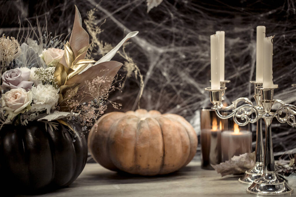 Halloween, dekorációs elemek és attribútumok az ünnep. - Fotó, kép