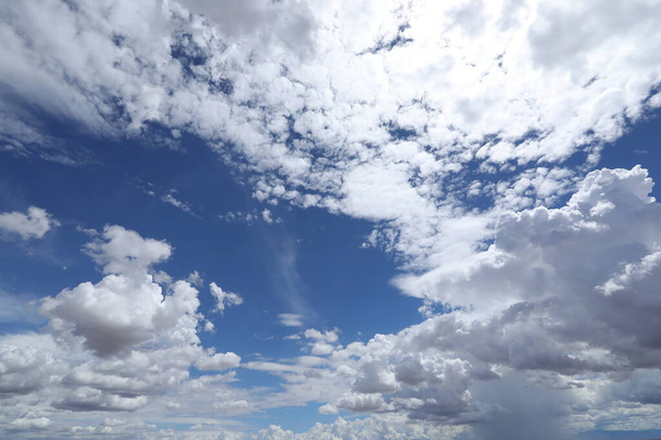 Błękitne niebo i chmury - Zdjęcie, obraz