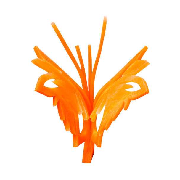 vlinder snijwerk gemaakt van wortelen voor maaltijd decoratie op wit - Foto, afbeelding