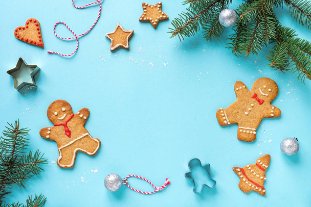 Christmas composition with gingerbread cookies - Фото, зображення