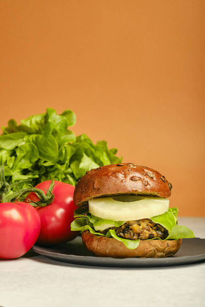 Veggie vegan portabello black bean chickpea burger - Foto, immagini