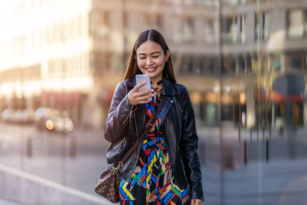 Attractive young woman with smartphone - Fotoğraf, Görsel