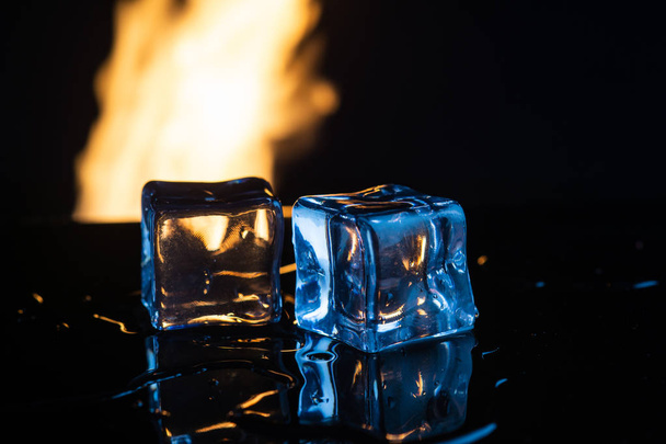 fuego y hielo sobre fondo negro10
 - Foto, imagen