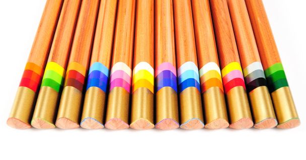 Ensemble de crayons multicolores
 - Photo, image