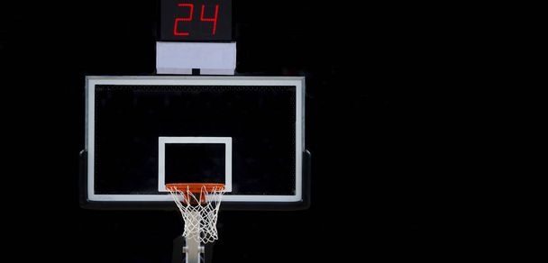 Basketbol potası siyah arkaplanda izole - Fotoğraf, Görsel