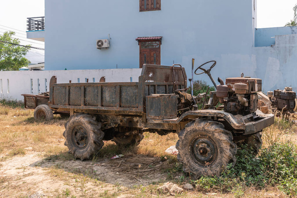 Starý kamion s motorem vystaven v provozním stavu v Nha Trang,  - Fotografie, Obrázek
