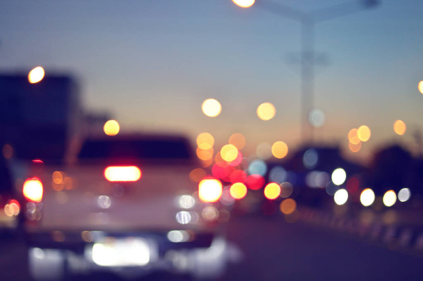 размытие светофора, вождение автомобиля по ночной дороге города
 - Фото, изображение