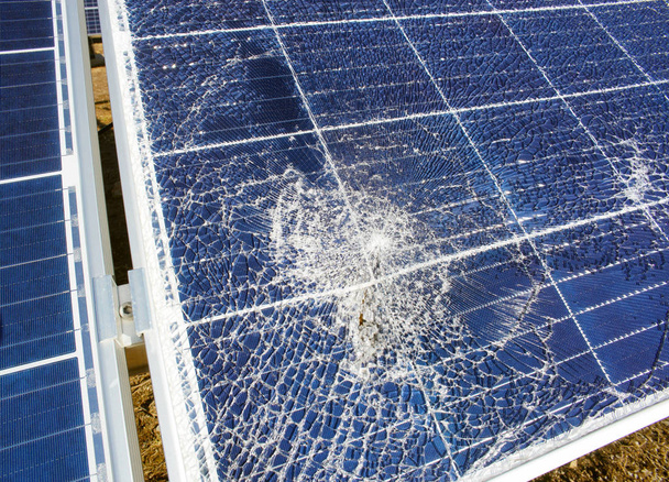 Összetört napelem - Fotó, kép
