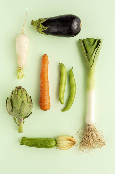 fresh vegetables knolling composition on white background - Foto, Imagen