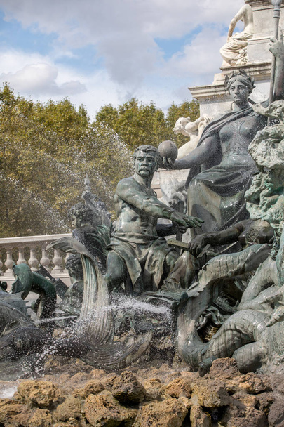  Esplanade des Quinconces, a bordeaux-i Monument aux Girondins fontain. Franciaország - Fotó, kép