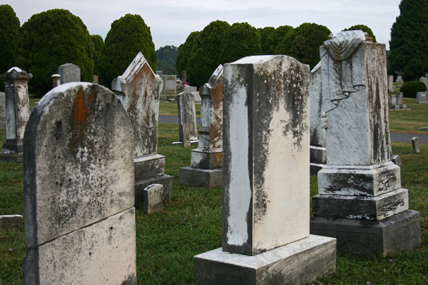 Sírkövek a temetőben - Fotó, kép