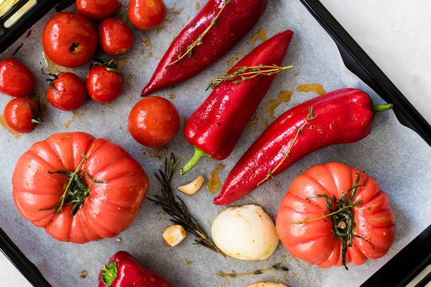 Roasted Tomatoes, Red Peppers, Onions, Cherry Tomatoes, Spices, Rosemary and Salt Pepper Mill with Baking Tray and Sheet Paper. Organic Food. - Fotoğraf, Görsel