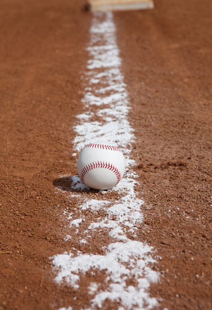 Baseball sur la ligne de craie
 - Photo, image