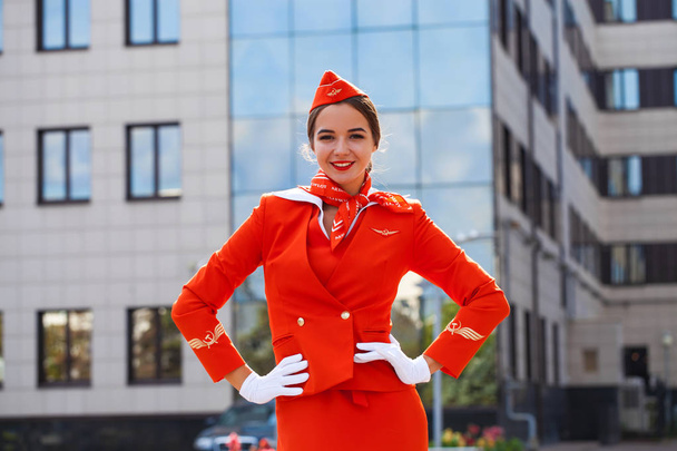 RUSSIA, SAMARA: 08 AUGUST 2019. Sexy stewardess dressed in offic - Foto, afbeelding