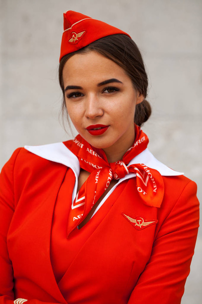 RUSSIA, SAMARA: 08 AUGUST 2019. Sexy stewardess dressed in offic - Foto, imagen