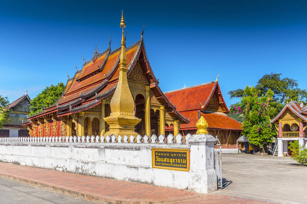 Wat Sen, Luang Prabang conosciuto anche come Wat Sene Souk Haram è un tempio buddista situato a Luang Phrabang, Laos
. - Foto, immagini