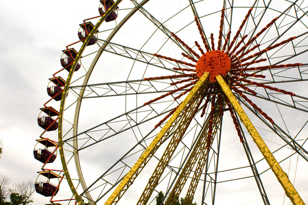 park karneval kolotoč ruské kolo - Fotografie, Obrázek