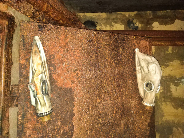 Closeup vecchie maschere respiratori di gas protettivi vintage. Maschere da guerra, dettagli di protezione e sicurezza. - Foto, immagini