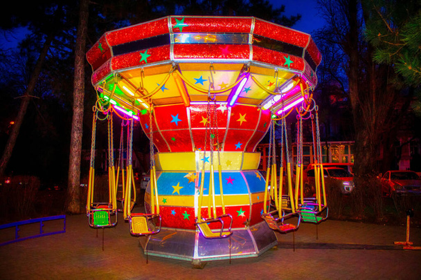 noční karneval kolotoč lavice hřiště  - Fotografie, Obrázek
