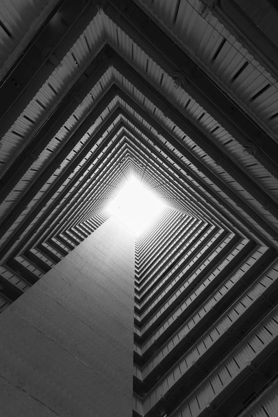 Высотное жилое здание общественной недвижимости в Гонконге. Строительный абстрактный фон - Фото, изображение