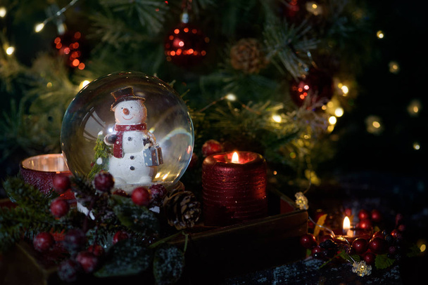 Kerstboom met versieringen - Foto, afbeelding
