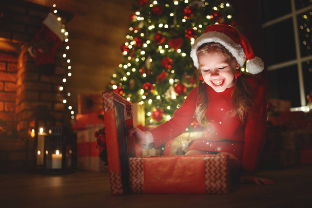 happy laughing child girl with magic gift on Christmas Ev - Zdjęcie, obraz