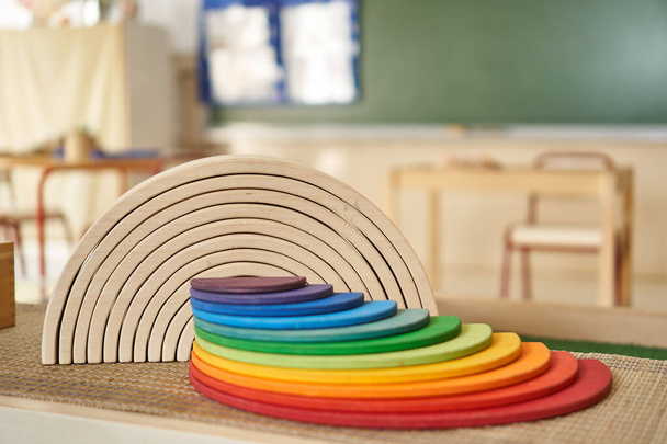 Waldorf arco-íris e semicírculo brinquedo
 - Foto, Imagem