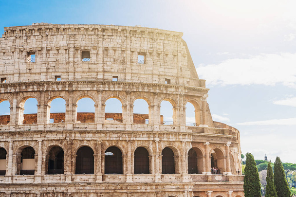 Coliseum vagy Colosseum vagy Flavian Amphitheatre külső fal, közelkép, Róma, Olaszország - Fotó, kép