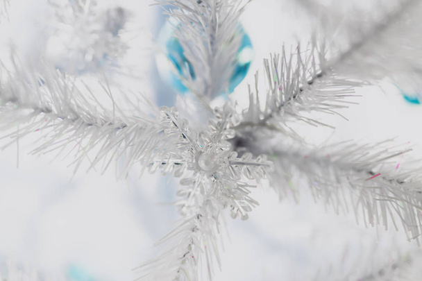 Christmas tree with white frosted snow style with snowflakes dec - Valokuva, kuva