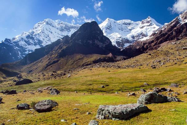 Ausangate trek, Peruvian Andes landscape - 写真・画像