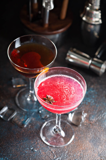 Old fashioned and grapefruite star anise cocktails - Fotografie, Obrázek