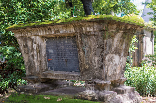 alte Grabsteine Gräber von South Park Street Friedhof in Kolkata, Indien. der größte christliche friedhof in asien - Foto, Bild