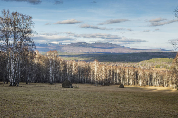 South Urals. Autumn mountains. View of the Avalyak ridge and Mount Big Iremel. - Zdjęcie, obraz