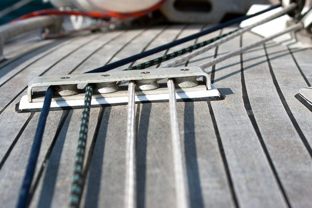Блоки з мотузкою на вітрильному човні
 - Фото, зображення