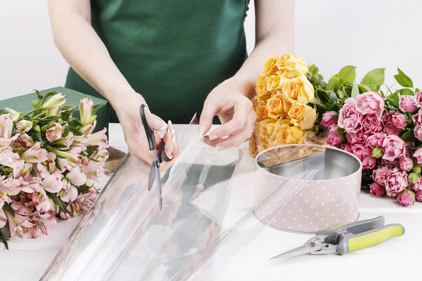 Woman shows how to make floral arrangement - 写真・画像