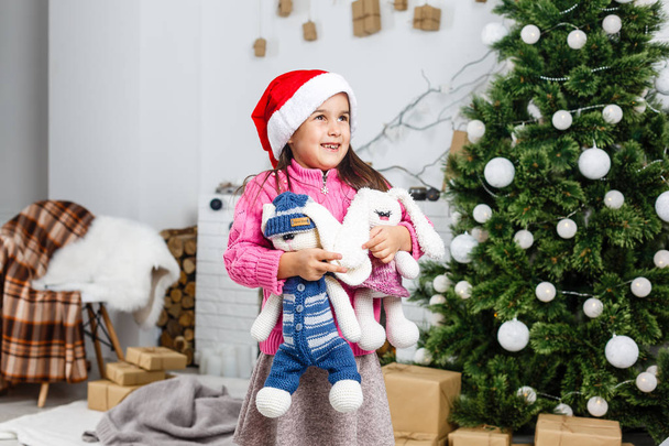 Cute girl at home at Christmas time - Фото, зображення